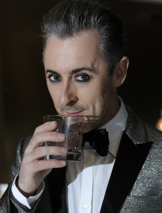 Alan Cumming will perform his new one-man show at Bucks County Playhouse&#39;s spring benefit.