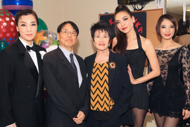 Chita Rivera joins Saori Mine, encore director Akio Miki, Yoka Wao, and Hikaru Asami backstage.