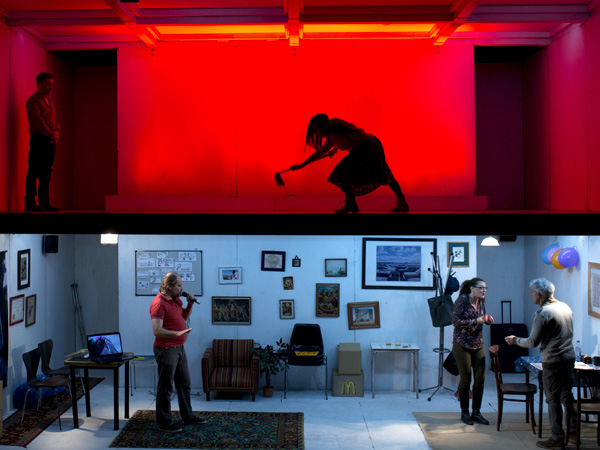 Mariano Pensotti&#39;s Cineastas features a bi-level stage.